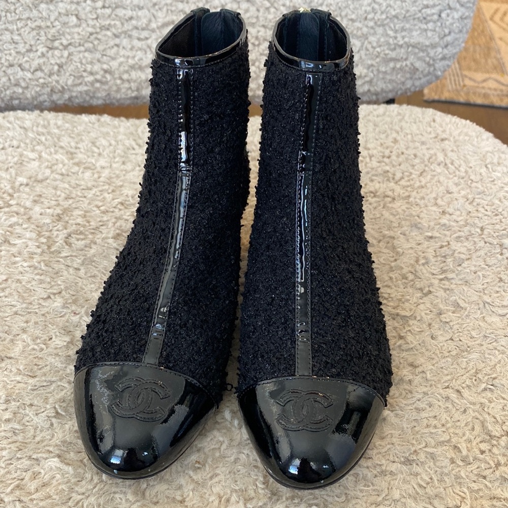 AUTHENTIC CHANEL tweed ankle boots! Size 38. Such a perfect shoe..